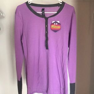 Under Armour large long sleeve top